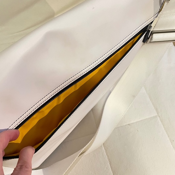 ECCO White Messenger Bag Shoulder Bag - Picture 4 of 16